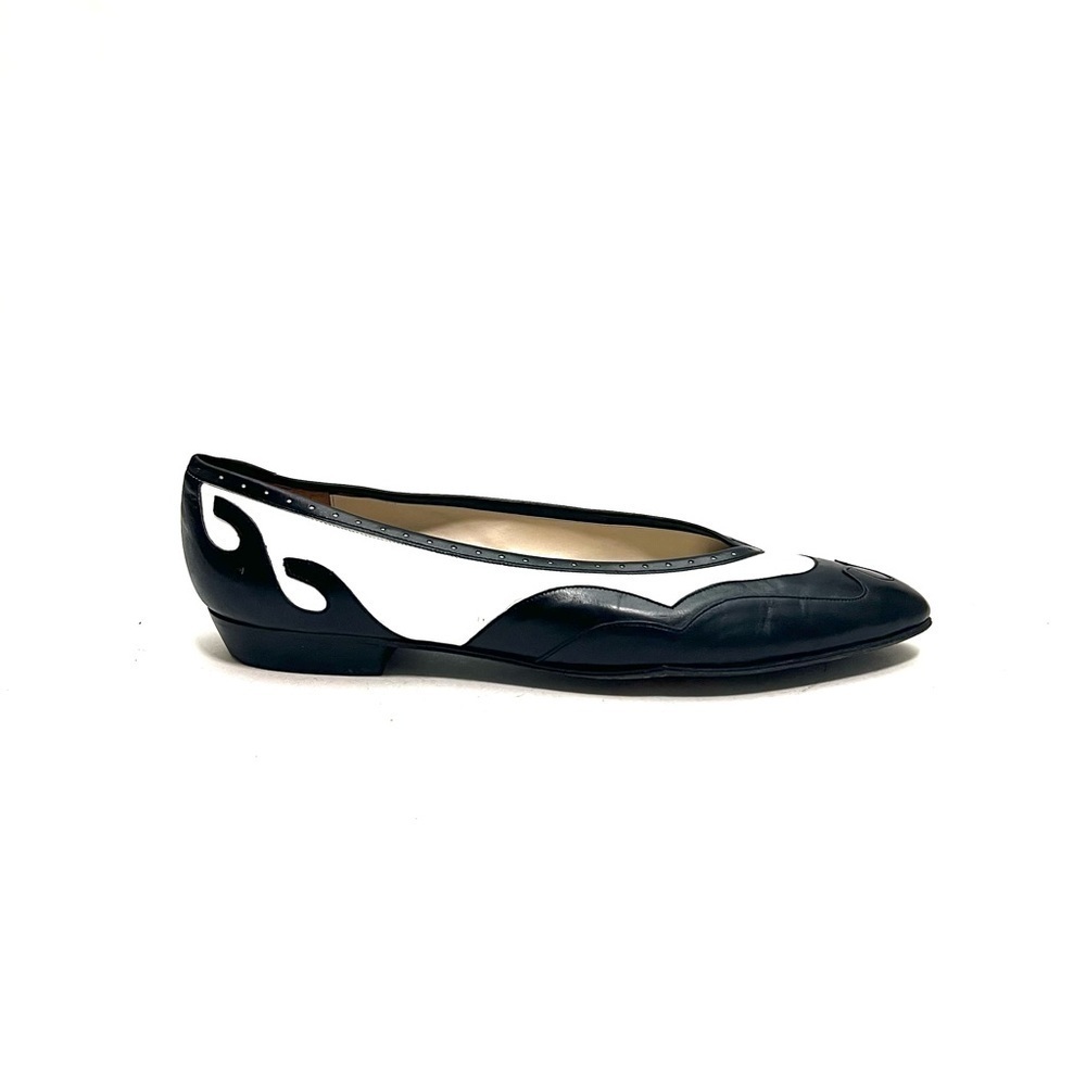 Vintage 1980s black and white leather appliqué brogue spectator kitten heels